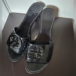 Tory Burch Womens Kitten Mule Sandals  Size 7 Black Patent Leather Shoes